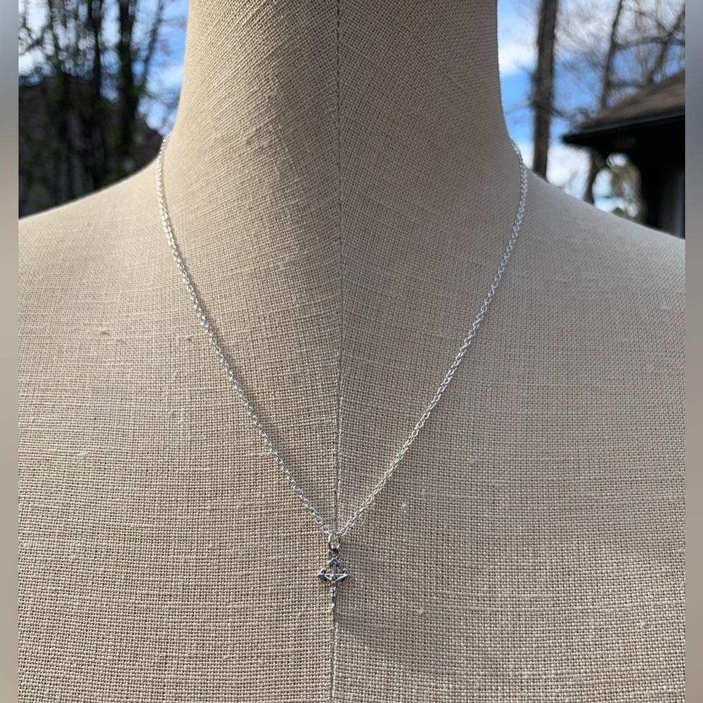 NWT Sterling Silver Plated Chain & Crucifix Alloy Metal Charm Necklace - Picture 12 of 16